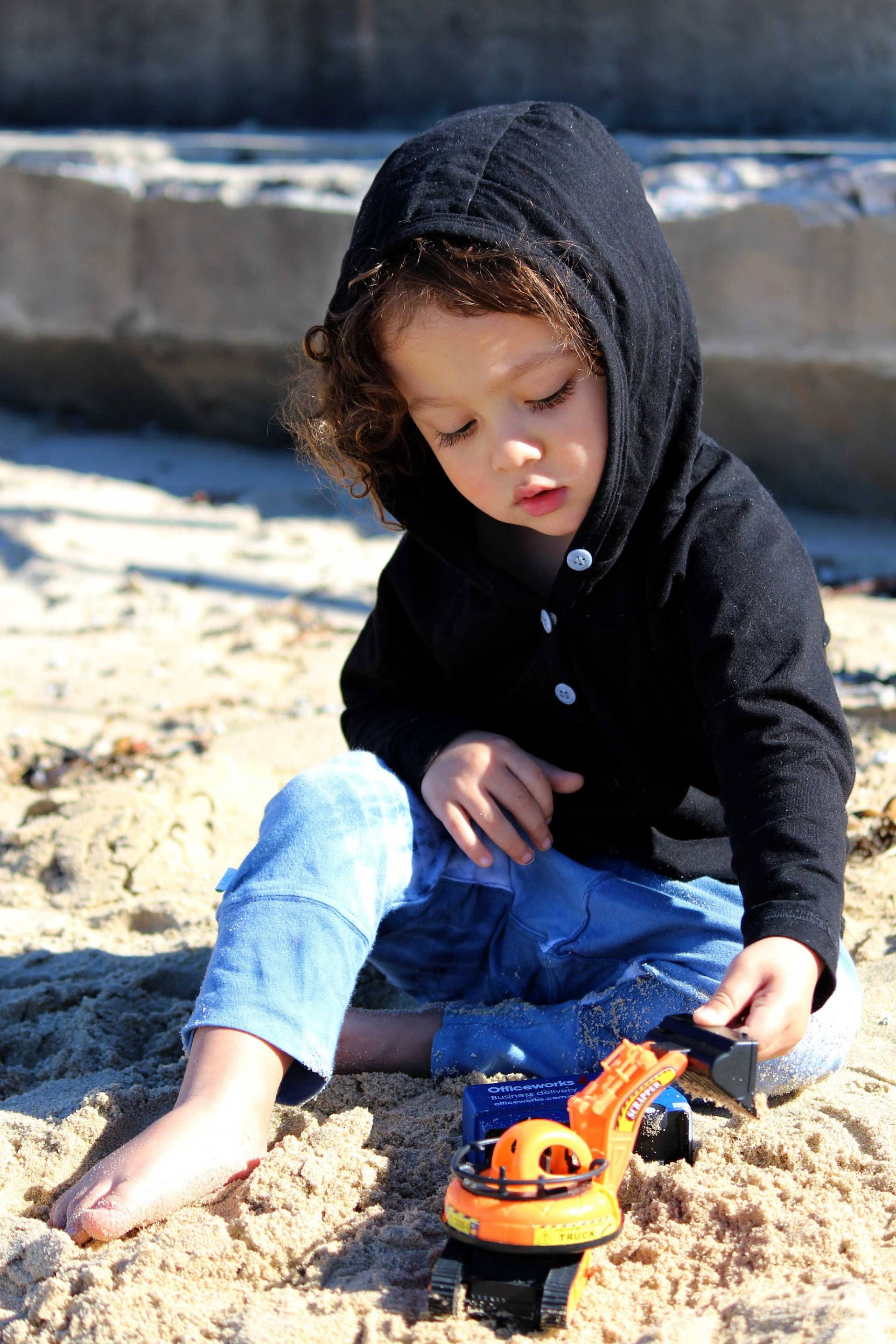 Baby Langarm Schwarz Kapuzen-T-Shirt, Jungen Hoodie, Langarm-Shirt, T-Shirt, Jungen-Baby-Kleinkind von LittleBirdCollective