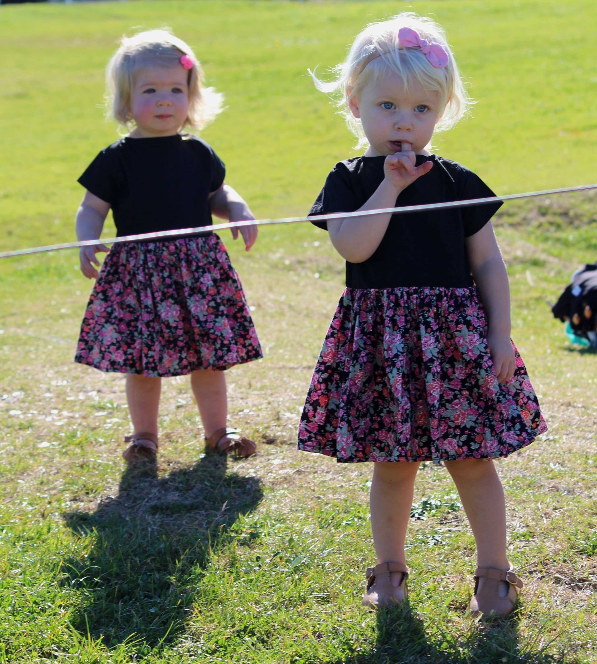 Baby-Mädchen-Kleid, Kleinkind Kleid, Boho Floral Spinning Rock N Roll Kleid Schwarz Und Rosa Säugling Neu Geboren 3 T von LittleBirdCollective