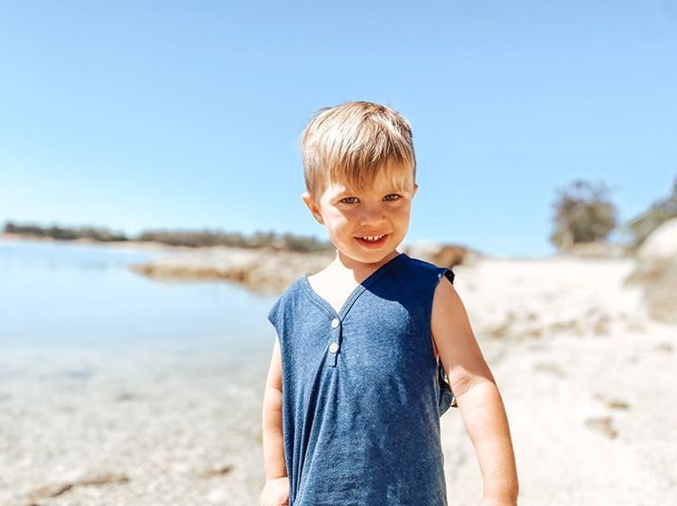 Handgesponnenes Blue Earth Elements Singlet Aus Einer Recycelten Baumwollmischung von LittleBirdCollective