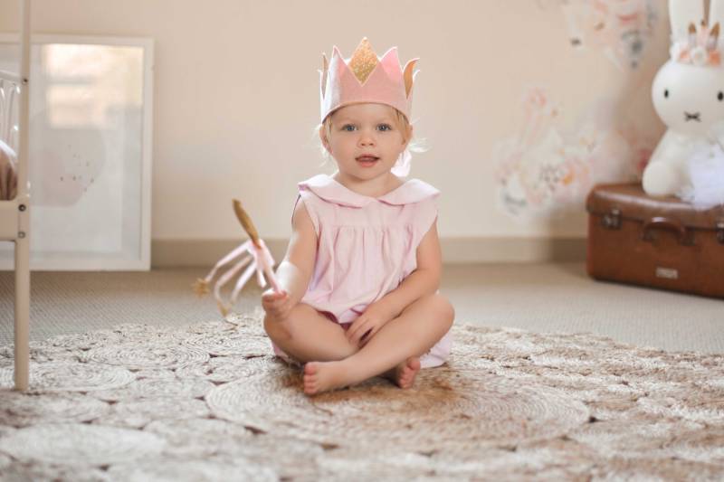 Rosa Leinen Baby Strampler Boho Sommer Overall von LittleBirdCollective