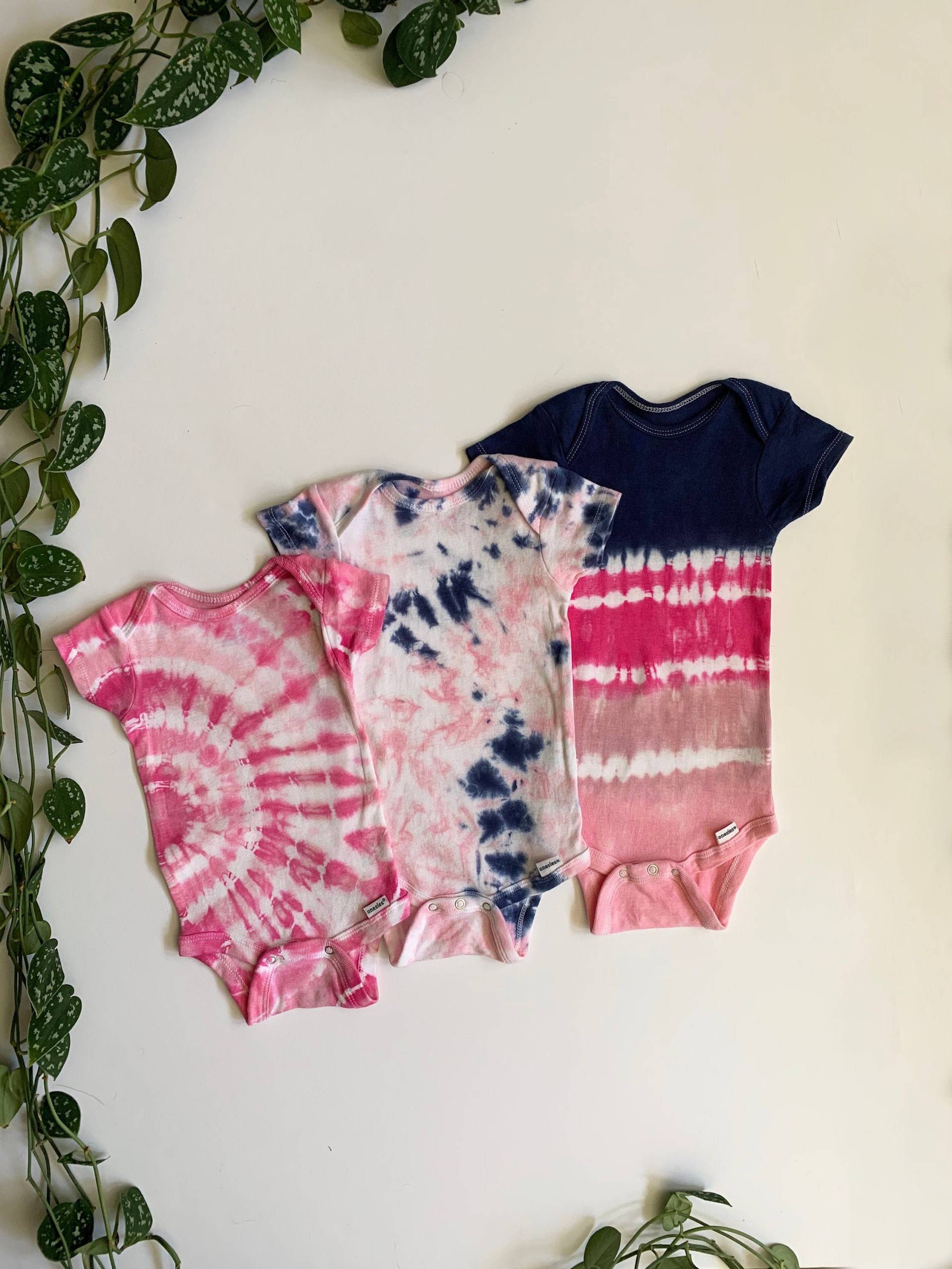 Batik Baby Body Set - Pink & Navy 0-3 Monate, 3-6 6-9 Monate Made To Order von LittleBirdSpot