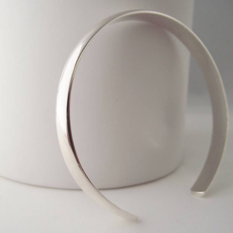 Atemberaubend Einfache Handgemachte Massive Sterling Silber Manschette Torque Armreif 6 Mm Breit Atemberaubend Einfache Handgemachte Massive Sterling Silber Manschette Torque Armreif 6 Mm Breit von LittleBirdStudio22