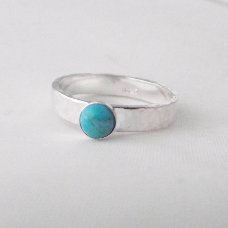 Atemberaubende Handgemachte Bezel Set Türkis Solid Sterling Silber Hammerschlag Ring Atemberaubende Handgemachte Bezel Set Türkis Solid Sterling Silber Hammerschlag Ring von LittleBirdStudio22