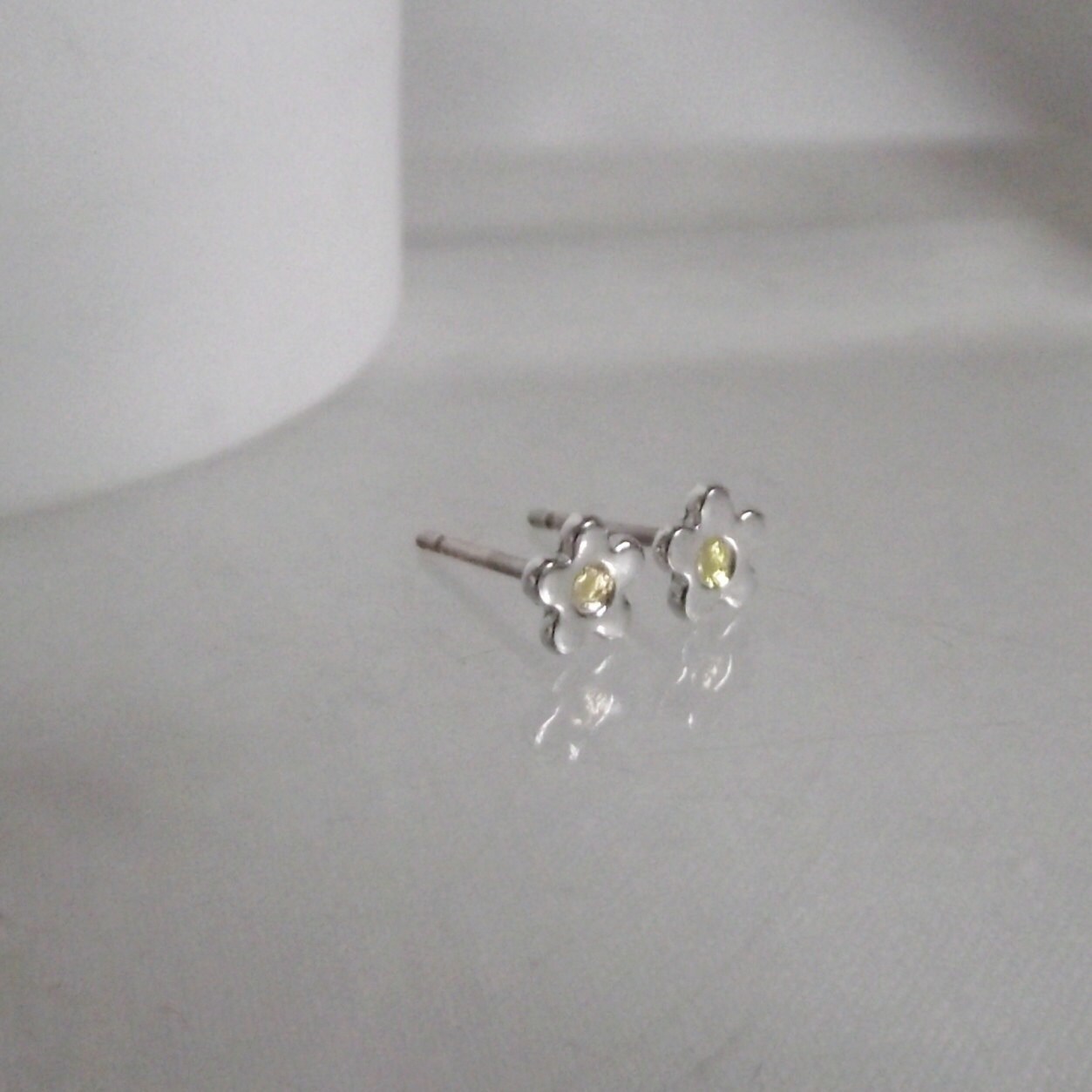 Atemberaubende Handgemachte Feinsilber Und 24 Karat Vergoldete Blumen Ohrstecker Atemberaubende Handgemachte Feinsilber Und 24 Karat Vergoldete Blumen Ohrstecker von LittleBirdStudio22