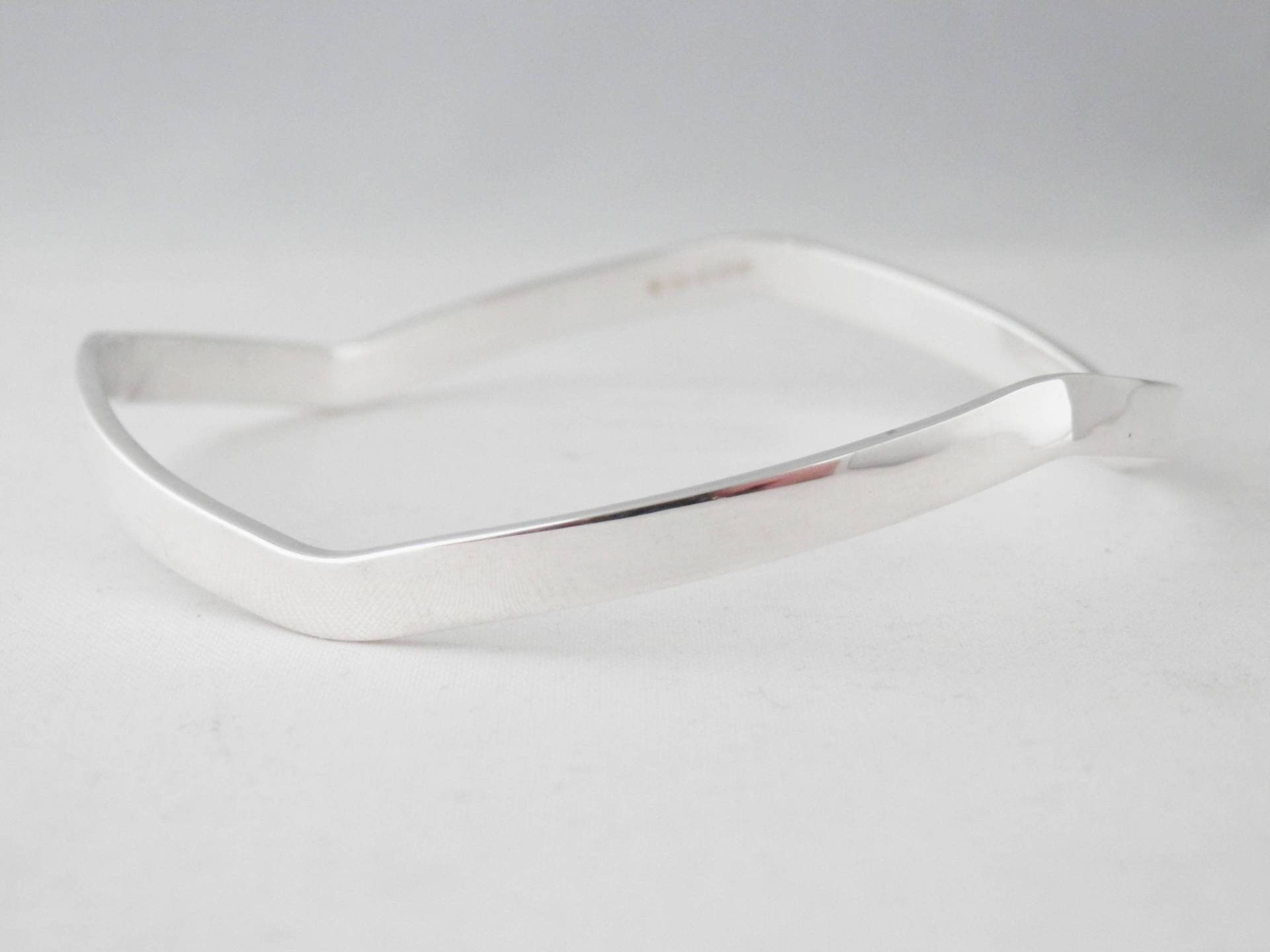 Atemberaubende Handgemachte Gewellt Geschwungene Solide Sterling 925 Silber Personalisierte Armreif Atemberaubende Handgemachte Gewellt Geschwungene Solide Sterling 925 Silber Personalisierte Armreif von LittleBirdStudio22