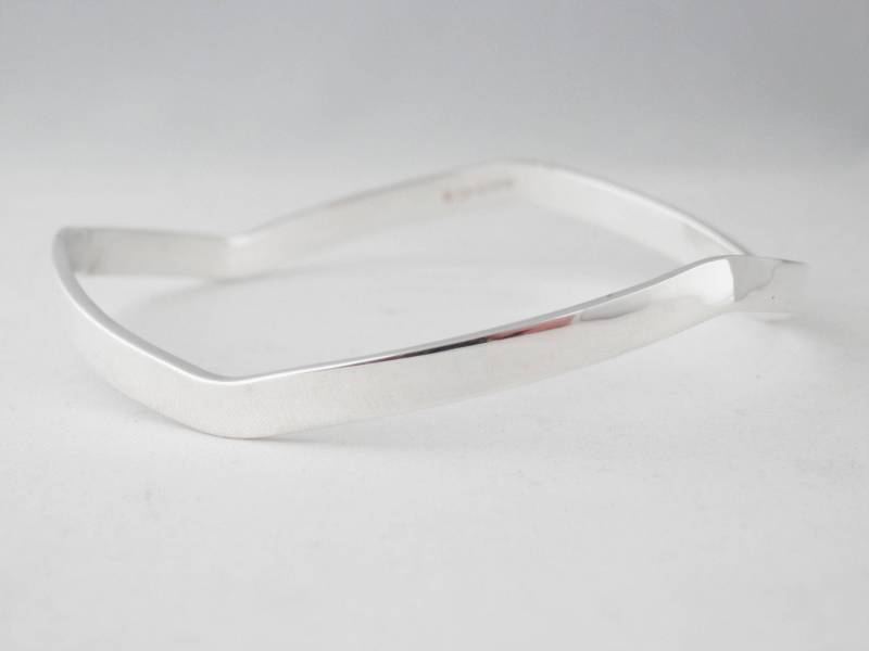 Atemberaubende Handgemachte Gewellt Geschwungene Solide Sterling 925 Silber Personalisierte Armreif Atemberaubende Handgemachte Gewellt Geschwungene Solide Sterling 925 Silber Personalisierte Armreif von LittleBirdStudio22