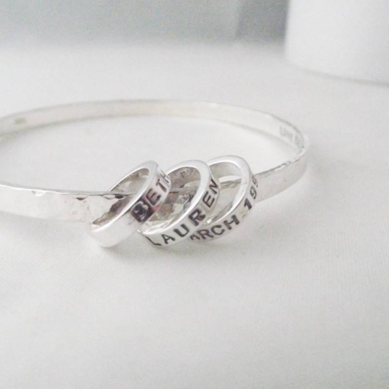 Atemberaubende Handgemachte Hammerschlag Solid Sterling Silber Ringe Personalisierte Charme Armreif Atemberaubende Handgemachte Hammerschlag Solid Sterling Silber Ringe Personalisierte Charme Armreif von LittleBirdStudio22