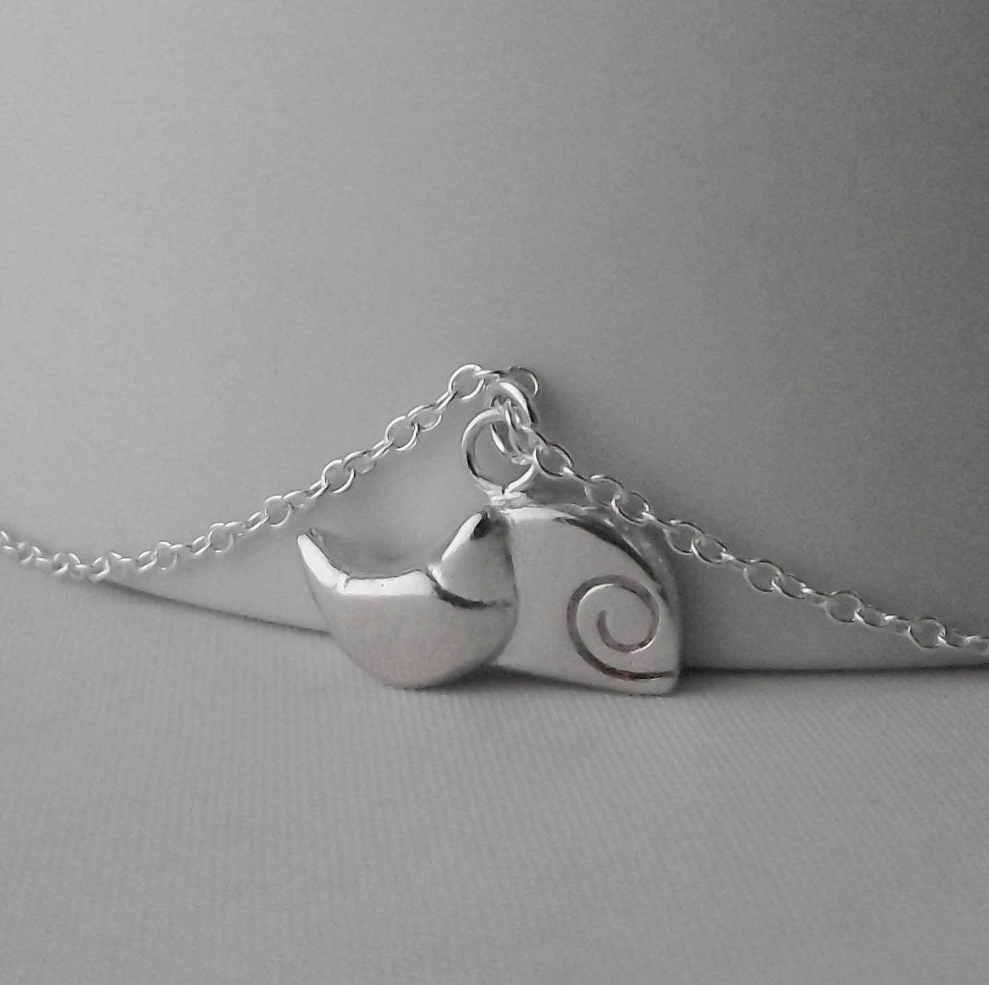 Atemberaubende Handgemachte Massive Sterling Silber Schlafende Katze Anhänger Mit Kette. Halskette Atemberaubende Handgemachte Massive Sterling Silber Schlafende Katze Anhänger Mit Kette. Halskette von LittleBirdStudio22