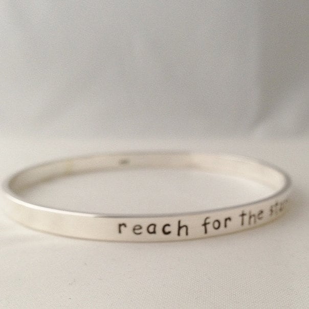 Atemberaubende Handgemachte Name Datum Nachricht Massiv Sterling Silber Personalisierte Armreif Atemberaubende Handgemachte Name Datum Nachricht Massiv Sterling Silber Personalisierte Armreif von LittleBirdStudio22
