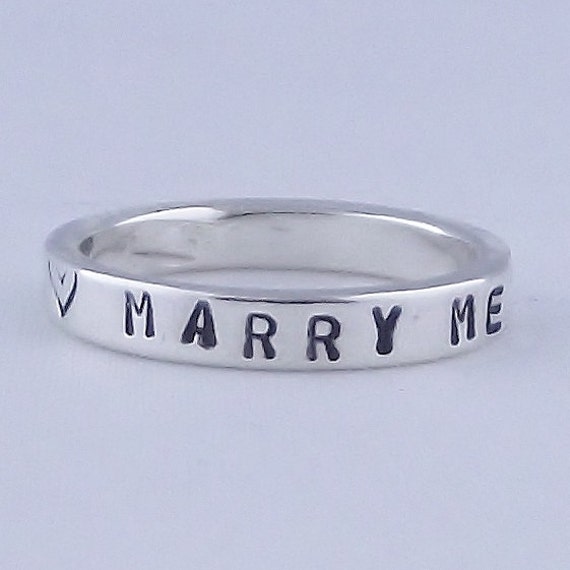 "Schöner Handgemachter Sterling Silber Dünn Personalisierter Vorschlag "Marry Me" Ring Hochzeit Verlobung." "Schöner Handgemachter Sterling Silber Dünn Personalisierter Vorschlag "Marry Me" Ring Hochzeit Verlobung." von LittleBirdStudio22