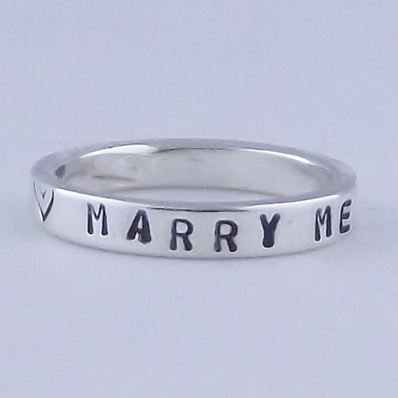 "Schöner Handgemachter Sterling Silber Dünn Personalisierter Vorschlag "Marry Me" Ring Hochzeit Verlobung." "Schöner Handgemachter Sterling Silber Dünn Personalisierter Vorschlag "Marry Me" Ring Hochzeit Verlobung." von LittleBirdStudio22