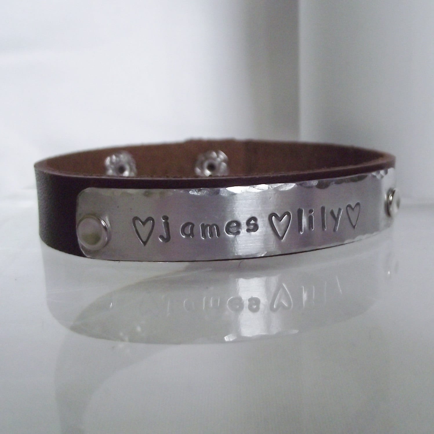 Wunderschöne Handgemachte Personalisierte "Name, Datum, Zitat" Leder Statement Armreif Wunderschöne Handgemachte Personalisierte "Name, Datum, Zitat" Leder Statement Armreif von LittleBirdStudio22