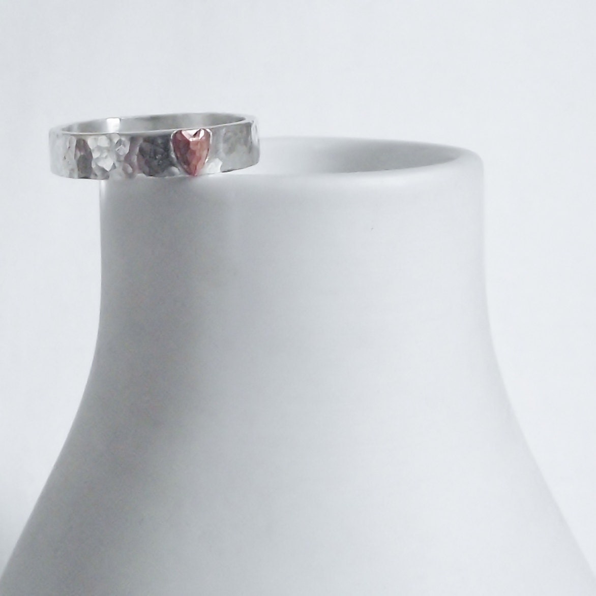 Wunderschöne Handgemachte Sterling Silber Hammerschlag Kupfer Herz Ring Einzigartiges Geschenk Wunderschöne Handgemachte Sterling Silber Hammerschlag Kupfer Herz Ring Einzigartiges Geschenk von LittleBirdStudio22