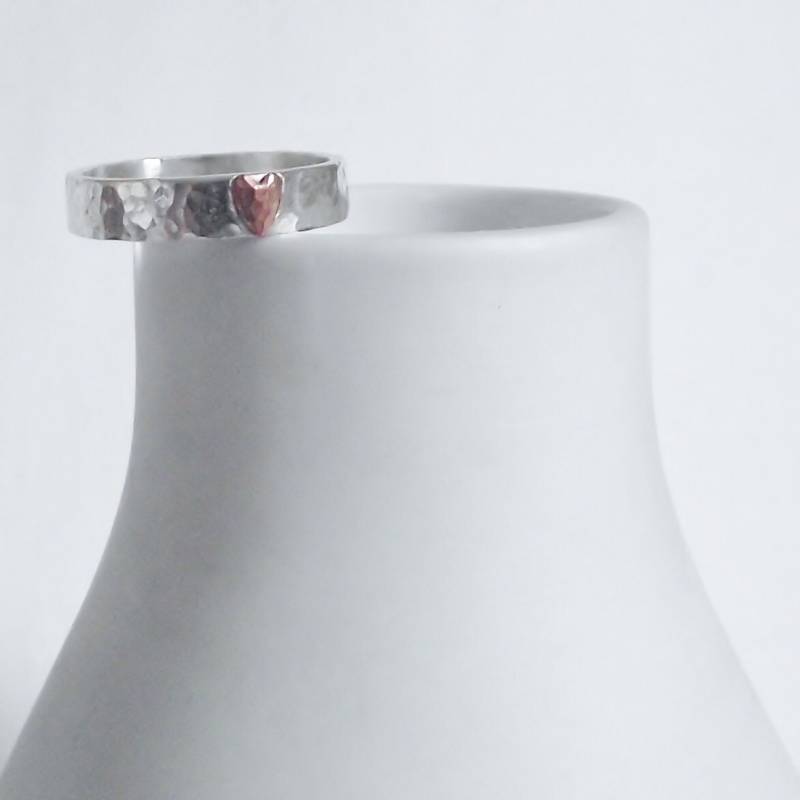 Wunderschöne Handgemachte Sterling Silber Hammerschlag Kupfer Herz Ring Einzigartiges Geschenk Wunderschöne Handgemachte Sterling Silber Hammerschlag Kupfer Herz Ring Einzigartiges Geschenk von LittleBirdStudio22
