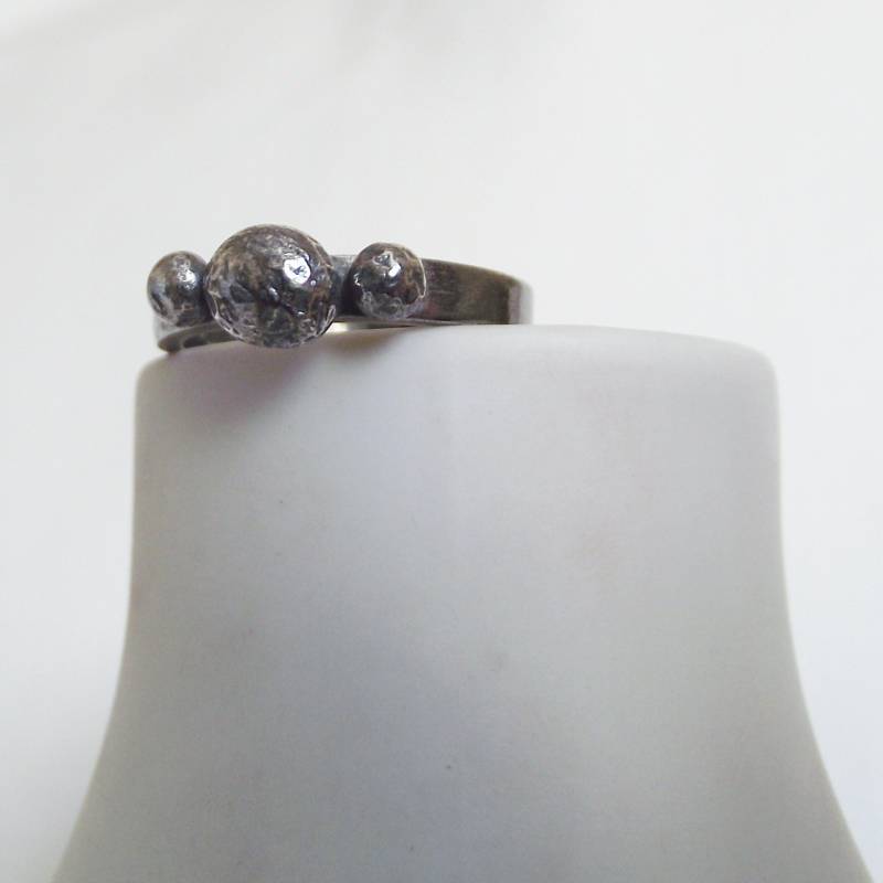 Wunderschöne Handgemachter Sterling Silber Schwarz Oxidiert Dreifach Kieselstein Ring Einzigartige von LittleBirdStudio22
