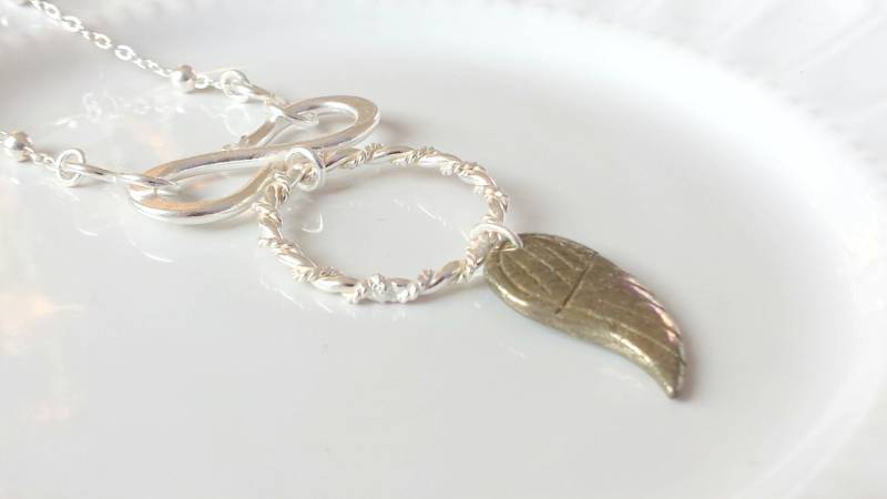 Silber Pyrit Vogel Flügel Halskette, Flügel-Halskette, Infinity Kette, Pyrithalskette, Silberkette, Hoffnung-Halskette, Geschenk Für Sie Silber Pyrit Vogel Flügel Halskette, Flügel-Halskette, Infinity Kette, Pyrithalskette, Silberkette, Hoffnung-Halskette, Geschenk Für Sie von LittleBirdsUK