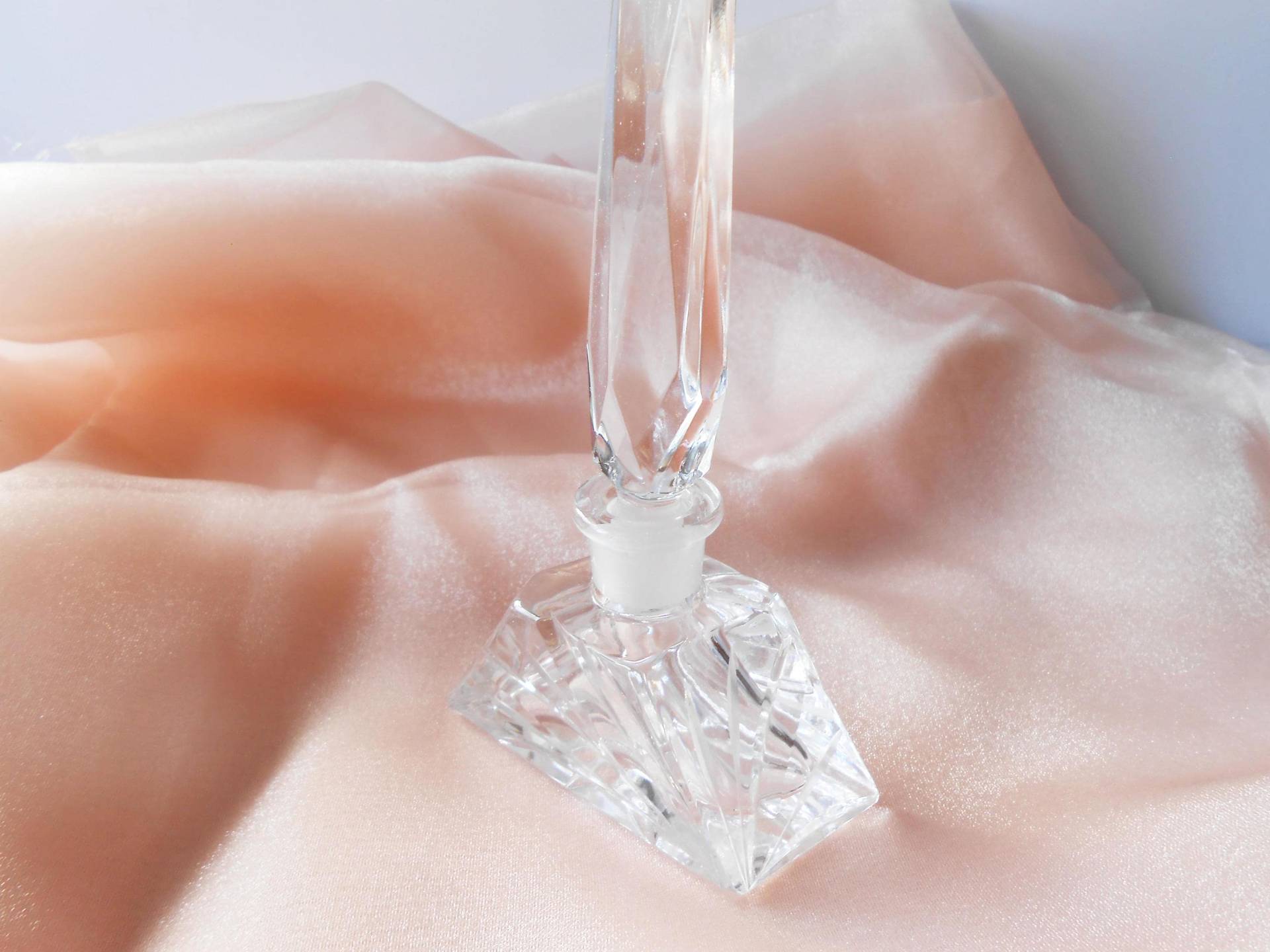Vintage Glas Parfüm Flasche, Alte Duft Sammlerstück, Damen Vanity Accessoire, Luxusgeschenk Für Sie von LittleBitsofGlamour
