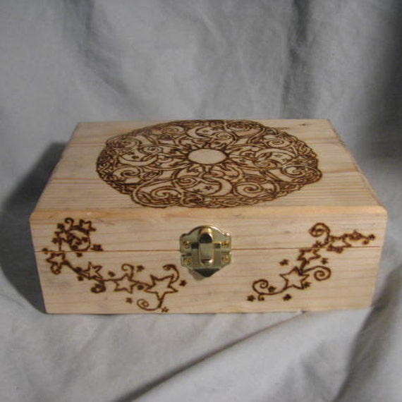 Holz Box Für Sonne, Sterne Und Mond Holz Box Für Sonne, Sterne Und Mond von LittleBittDesigns