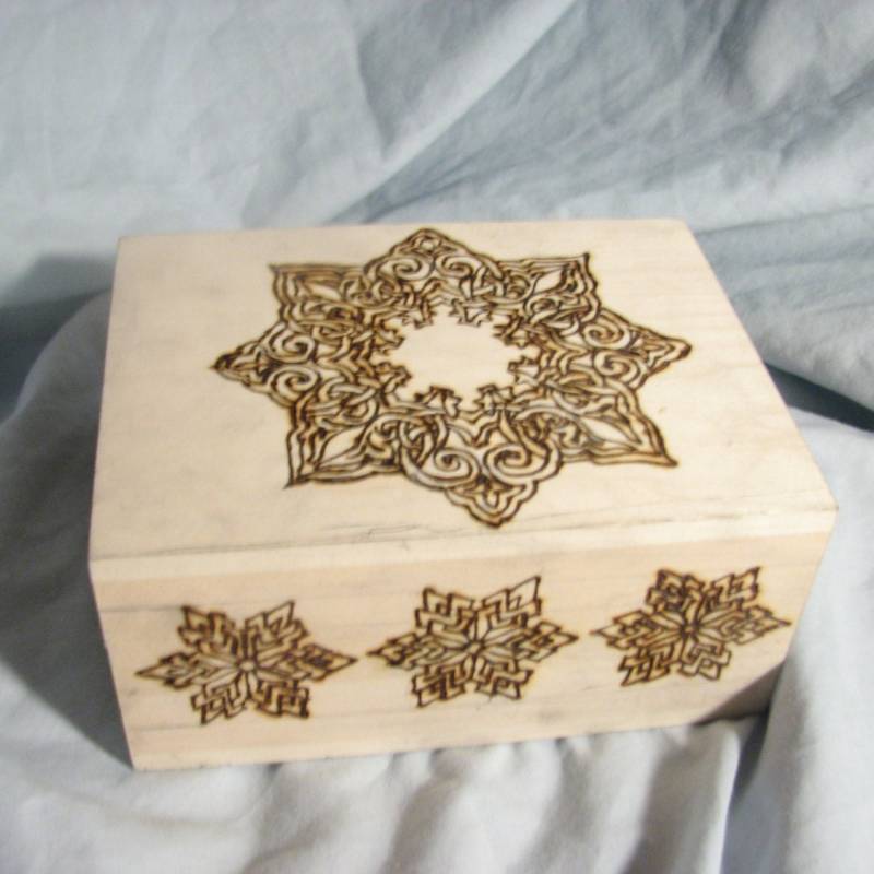 Schneeflocke Holzkiste Wood Burning von LittleBittDesigns