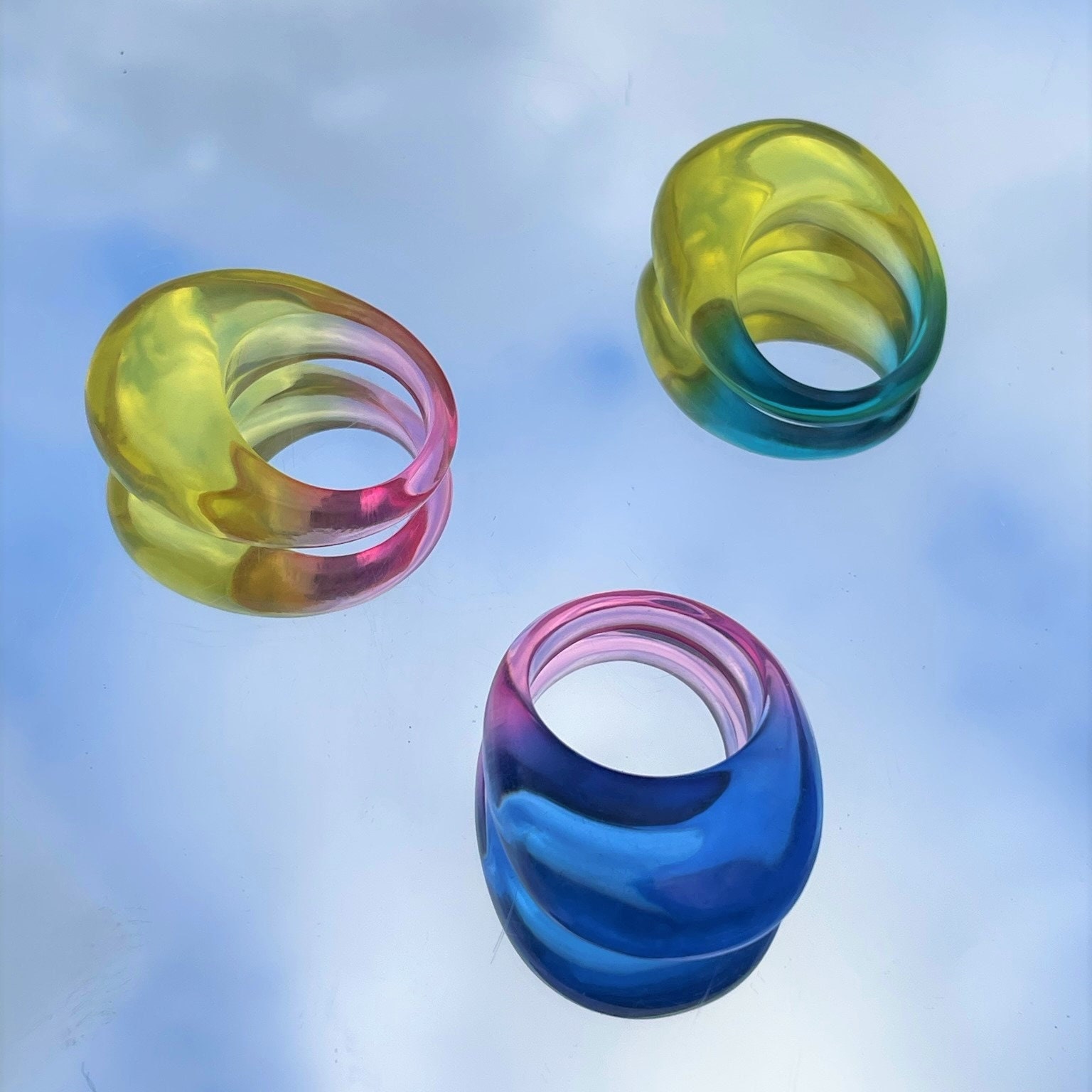 statement Acrylglas Harz Transparent Handgefertigte Ringe - Chunky Zweifarbig statement Acrylglas Harz Transparent Handgefertigte Ringe - Chunky Zweifarbig von LittleBlueDoorByZhuo