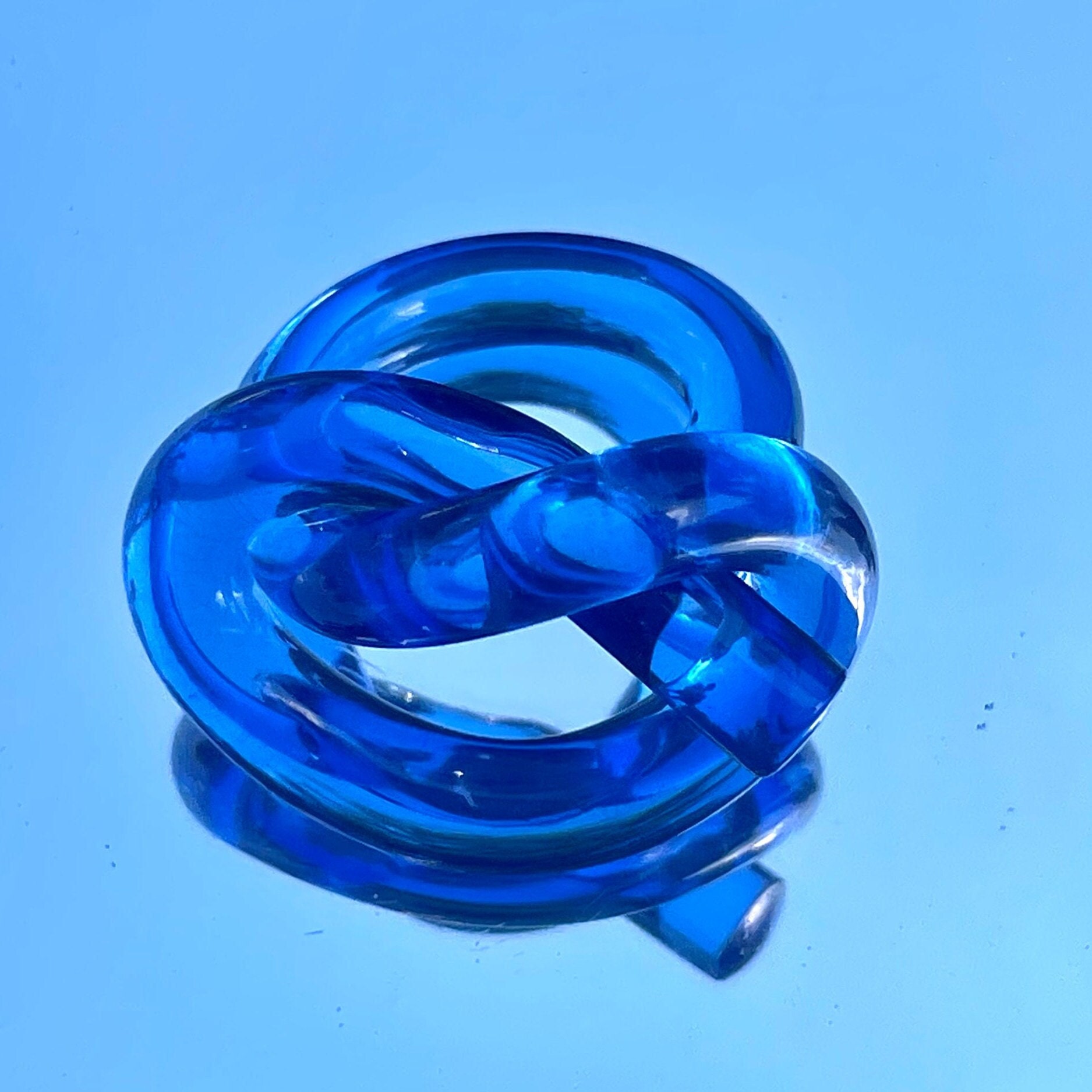 statement Acrylglas Harz Transparent Handgefertigte Ringe in Blau Und Transparet -Brezel statement Acrylglas Harz Transparent Handgefertigte Ringe in Blau Und Transparet -Brezel von LittleBlueDoorByZhuo