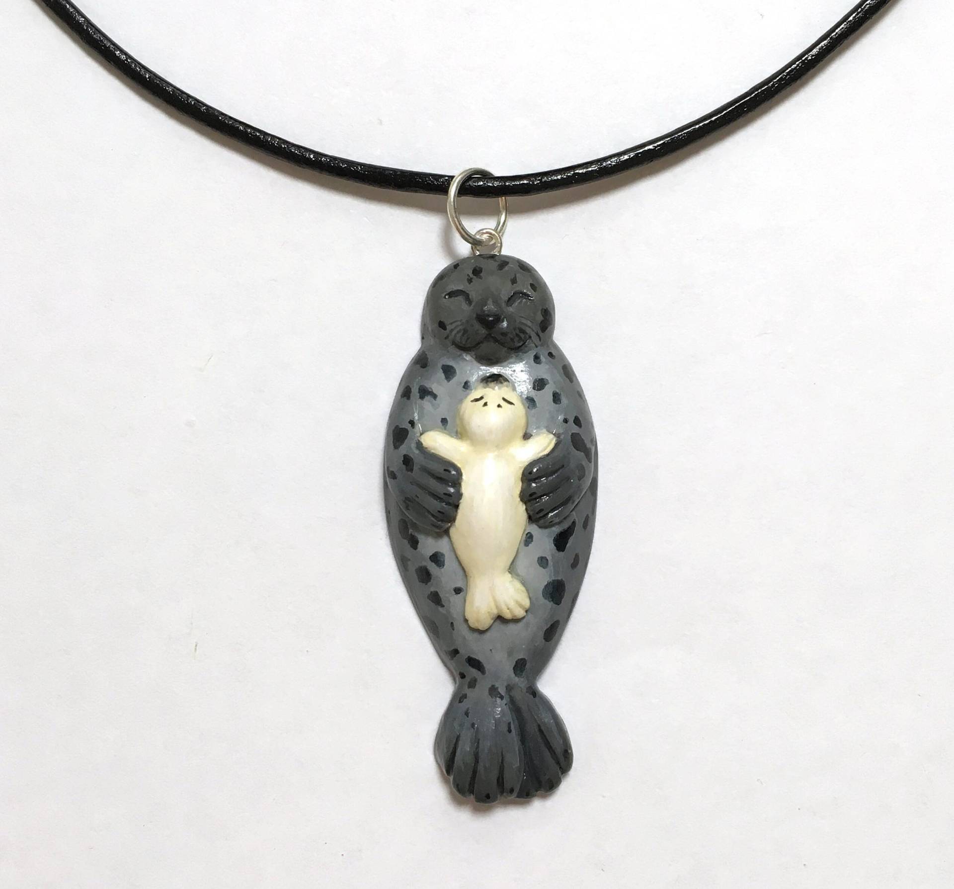 Fimo Siegel Umarmt Halskette, Mutter Und Baby Tier Schmuck, Neue Geschenk, Robbe Charme Fimo Siegel Umarmt Halskette, Mutter Und Baby Tier Schmuck, Neue Geschenk, Robbe Charme von LittleBlueSeal