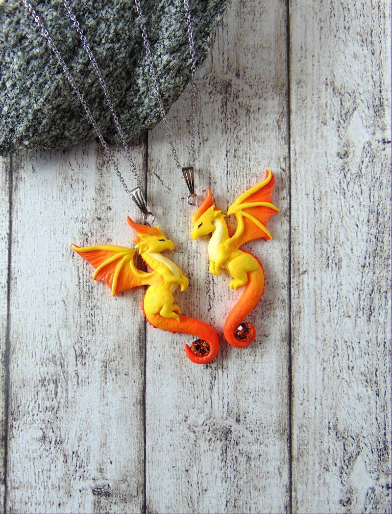 Gelber Drache Freundschafts Ketten Set - Handgefertigter Fantasy Schmuck Gelber Drache Freundschafts Ketten Set - Handgefertigter Fantasy Schmuck von LittleBreezesCrafts