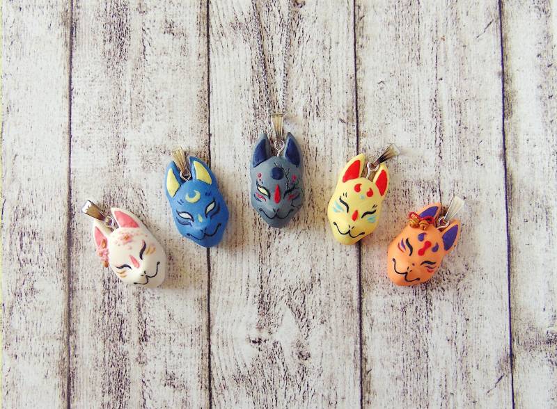 Kitsune Fuchs Masken Halskette - Fimo Schmuck von LittleBreezesCrafts