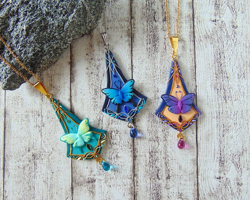 Schmetterling Halskette - Fantasy Fimo Schmuck Mit Kristall Elementen von LittleBreezesCrafts