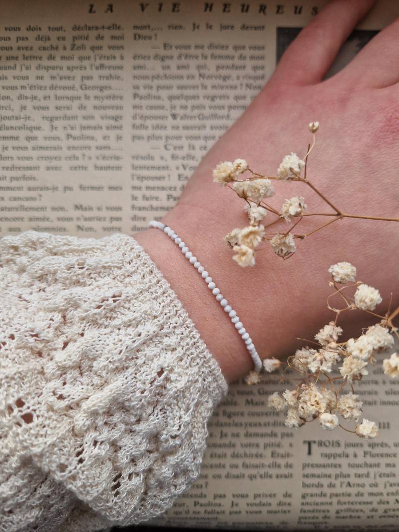 Feines Howlith Armband Edelstahl Vergoldet | Filigranes Edelsteinarmband von LittleBumblebean