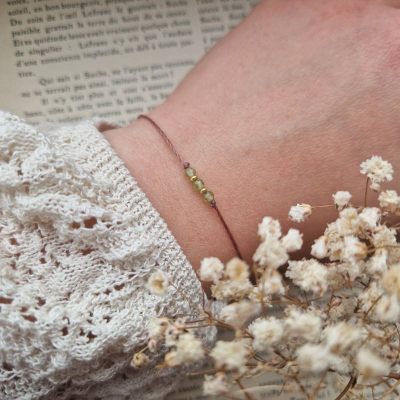 Geburtsstein August Peridot Armband | Filigranes Zartes Edelsteinarmband von LittleBumblebean