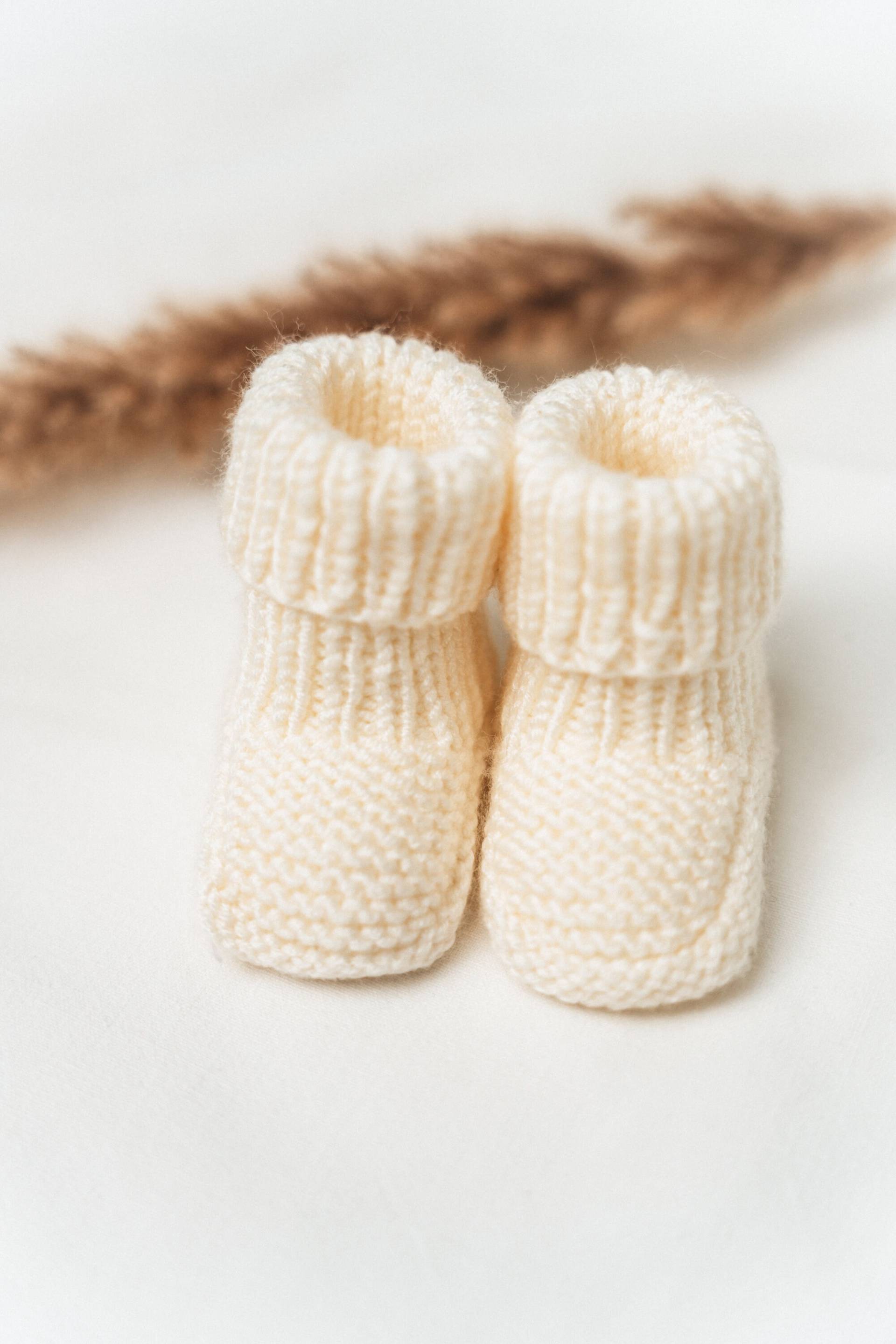 Babysöckchen Babyschuhe Handgestrickt Neugeborenes 0-3 Monate Babysöckchen Babyschuhe Handgestrickt Neugeborenes 0-3 Monate von LittleBunnyDE