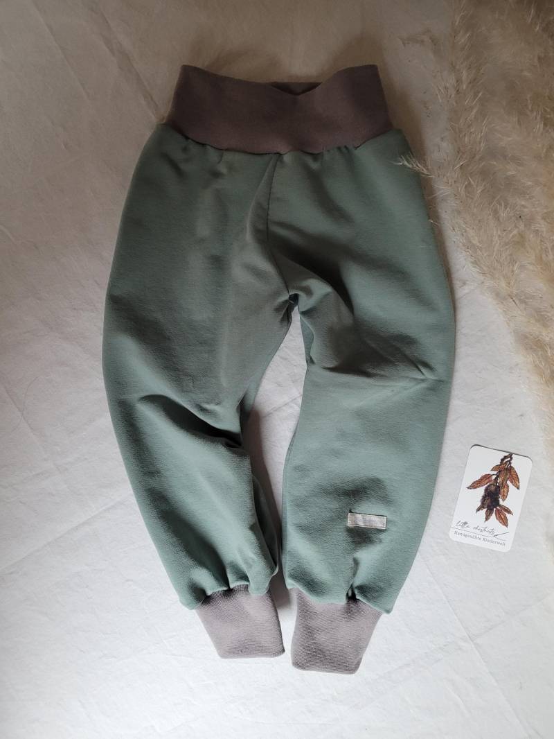 Pumphose/Mitwachshose Aus French Terry | Bio-Baumwolle Für Babys Und Kinder - Schilf/Grün Ab Gr. 56 98/Bündchen Silbergrau | Wählbar von LittleChestnuts