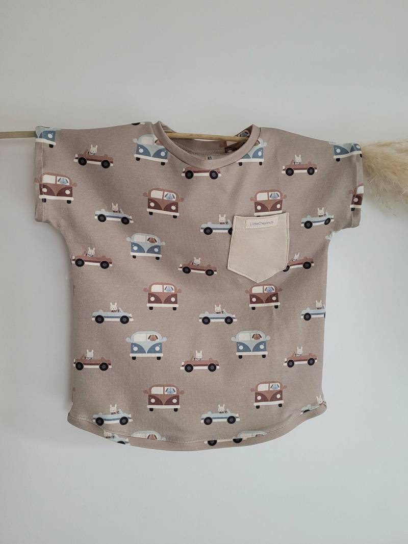 Sommerliches Kurzarm T-Shirt Mit Rundem Saum Und Brusttasche Aus Bio-Baumwolljersey Für Babys Kinder - Gr. 56 116 Braun Autos von LittleChestnuts
