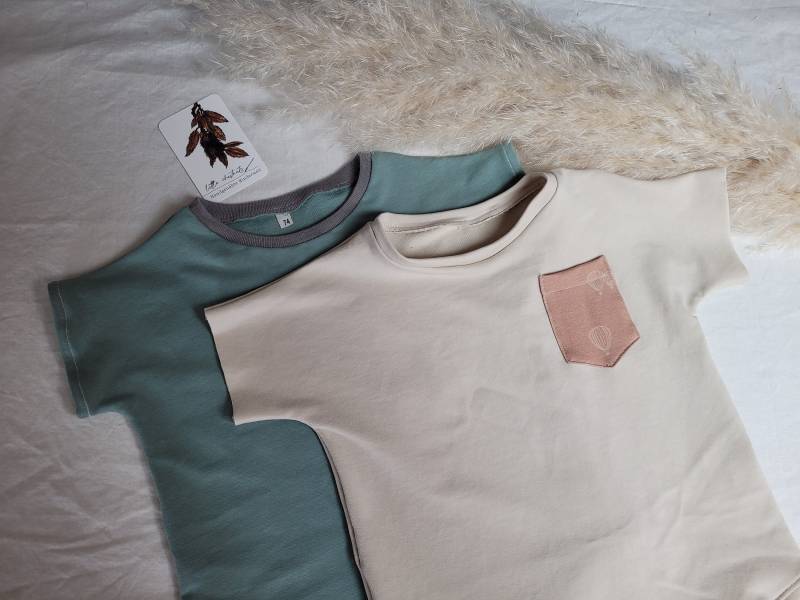 Sommerliches Kurzarm T-Shirt Mit Rundem Saum Und Brusttasche Aus French Terry | Bio - Ab Gr. 56 Beige Temperaturausgleichend von LittleChestnuts