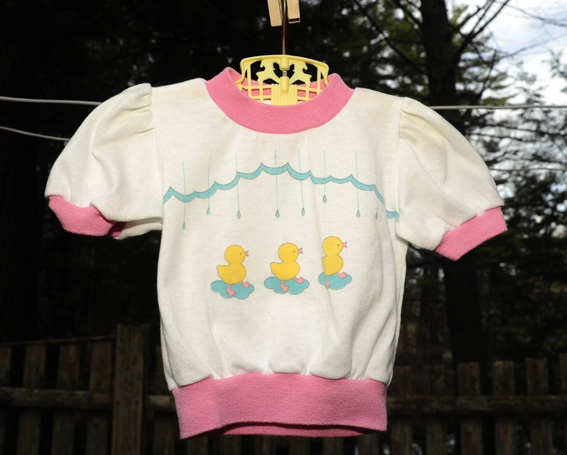 Vtg 80's/Mädchen Gelbe Ente & Pfützen Top 12 Monate April Shower von LittleCicelysCloset