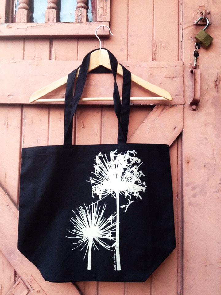 Bio-Baumwolle Leinwand Markt Tote - Agapanthus, Knochen Auf Schwarz | Von Hand Gedruckt Tasche Siebdruck Taschen Bio-Baumwolle Leinwand Markt Tote - Agapanthus, Knochen Auf Schwarz | Von Hand Gedruckt Tasche Siebdruck Taschen von LittleCityDesigns