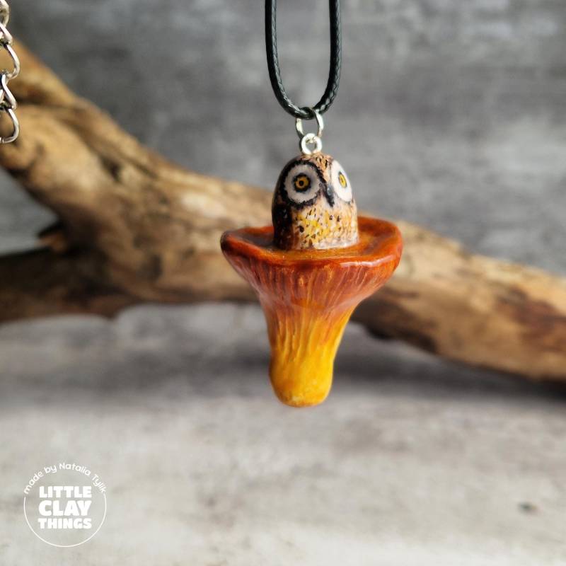 Handgefertigter Eulen-Pilz-Anhänger Wald-Halskette Aus Lufttrocknendem Ton, Von Der Natur Inspirierter Anhänger von LittleClayThings191