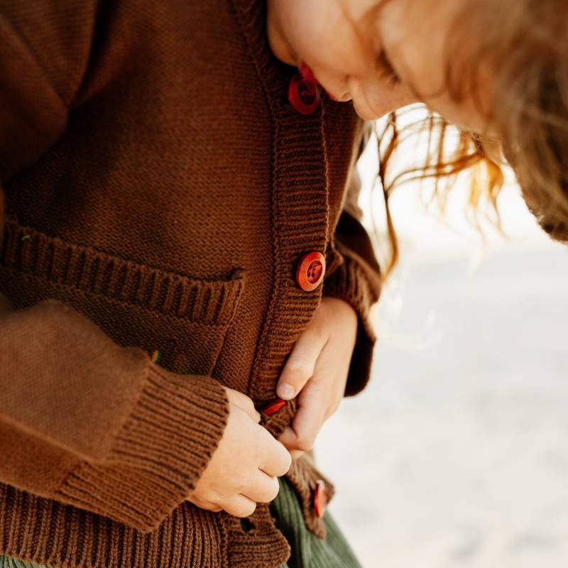 Mädchen Jungen Kinder Pullover Stricken Nuss Braun Cardigan Größen 1-2 Jahre Bis 5-7 von LittleClothingCoShop