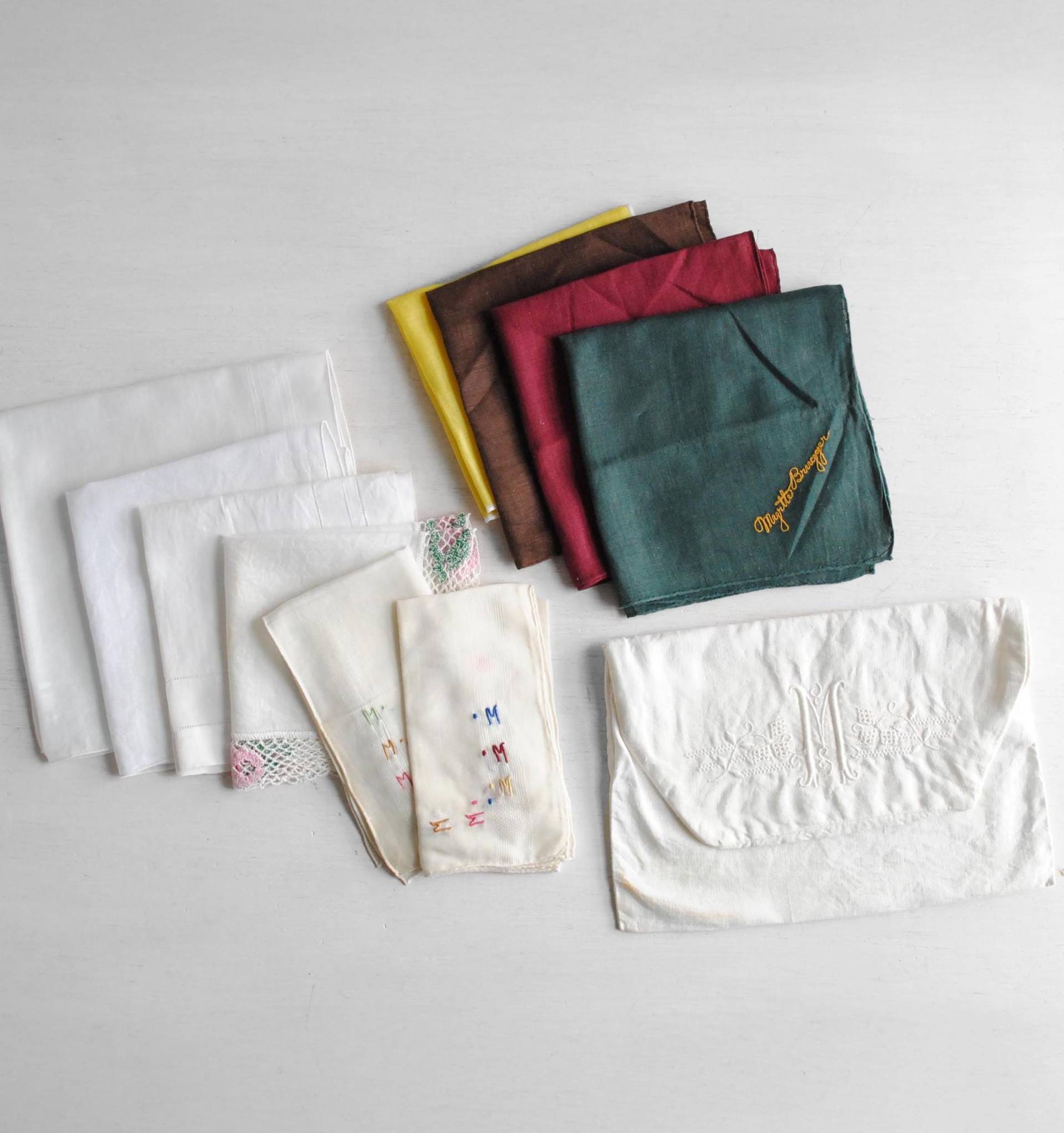 Sammlung Vintage Taschentücher Im Leinenbeutel Sammlung Vintage Taschentücher Im Leinenbeutel von LittleDogVintage