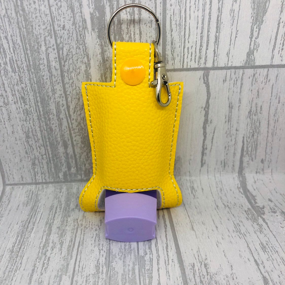 Gelb Inhalator Halter Cover Keyring von LittleEmbroideryShop
