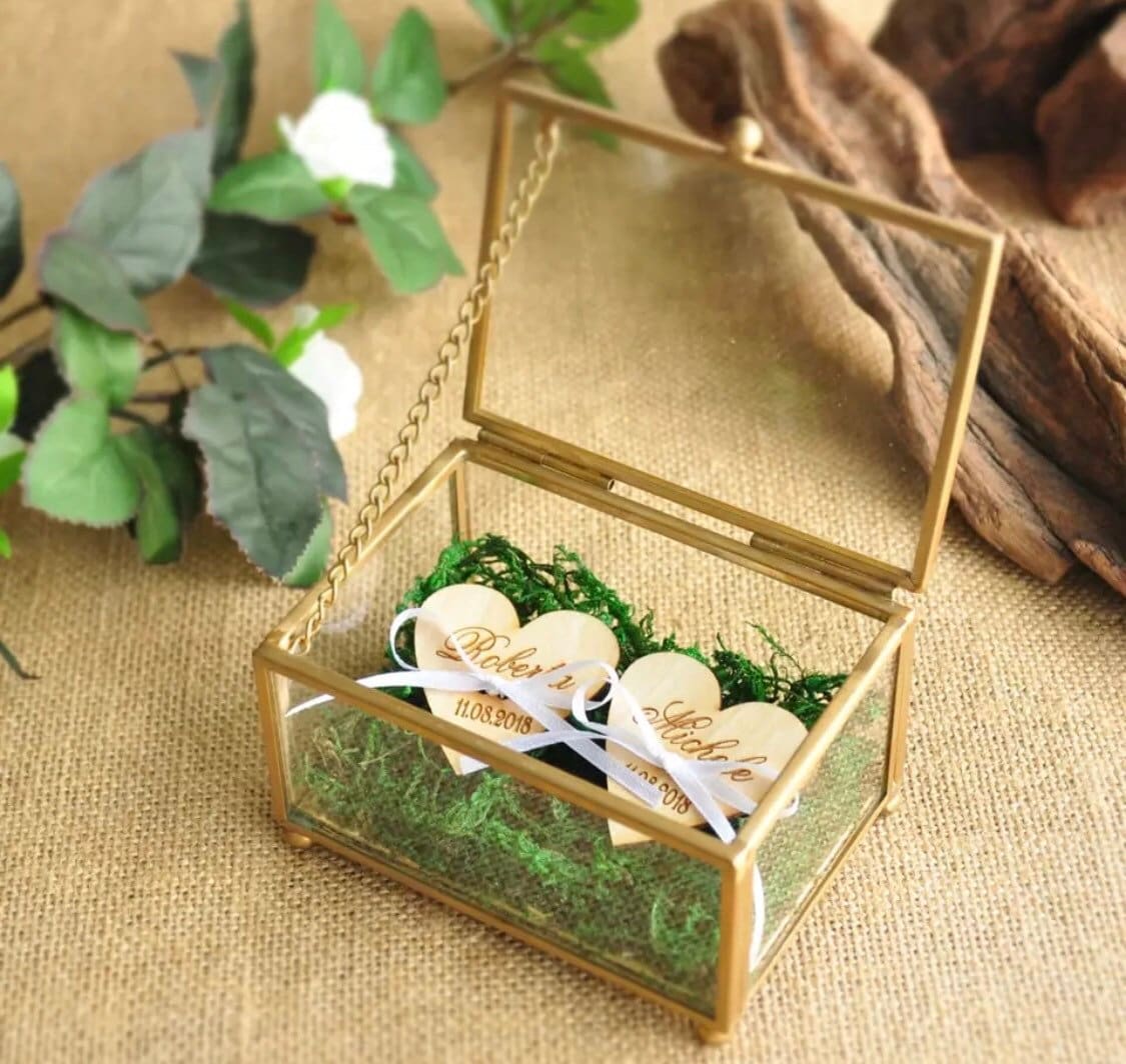 Personalisierte Hochzeit/Verlobung Glas Ring Halter Display Vorratsdose, Ringkissen, Alternative Schmuckhalter, Holz Namen Und Datum-Tag von LittleEmpireHomeware