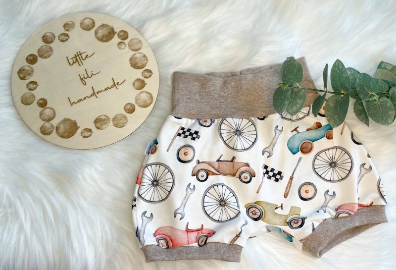 Kurze Pumphose Baby Retro Autos Gr. 50-86 von LittleFiliHandmade