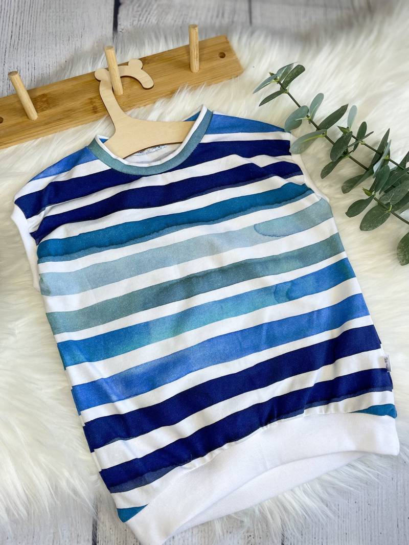 Oversize Shirt Ärmellos Aquarell Streifen Gr. 74 von LittleFiliHandmade