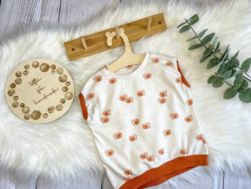 Oversize Shirt Ärmellos Schnecken Gr. 68 von LittleFiliHandmade