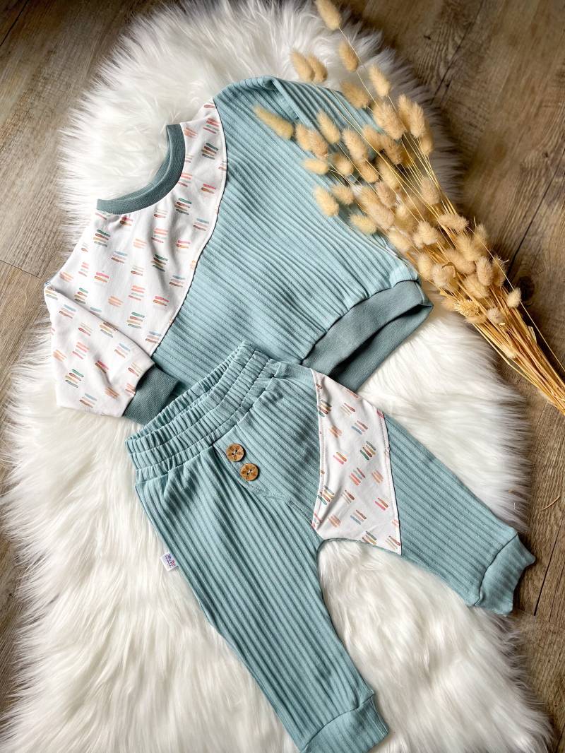 Sofortkauf Kinderset Hose Baggy Oversizesweater Gr. 74 von LittleFiliHandmade