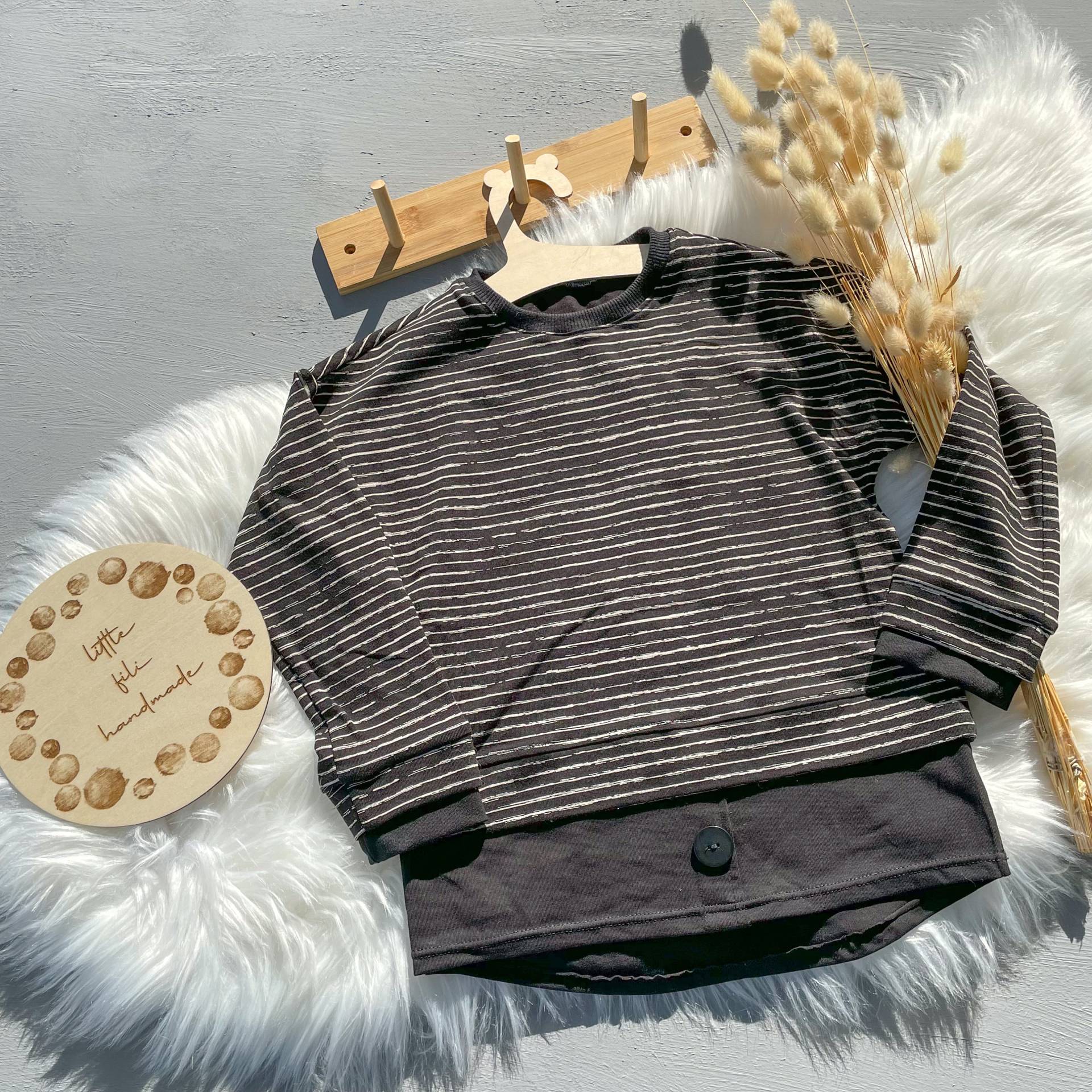 Sofortkauf Langarm Lagenshirt Schwarz Weiß Streifen Gr. 116 von LittleFiliHandmade