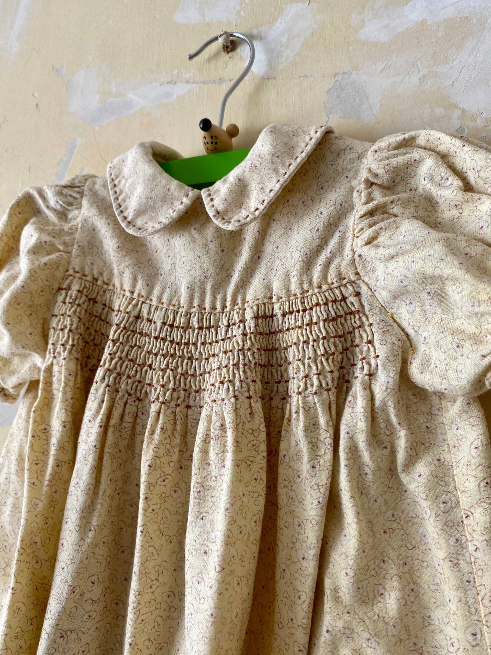 1940Er Jahre Kleinkind Gesmoktes Kleid Alter 18-24 Monate Handgemachte 1-2 Ditsy Print 1940Er Jahre Kleinkind Gesmoktes Kleid Alter 18-24 Monate Handgemachte 1-2 Ditsy Print von LittleFolksVintage