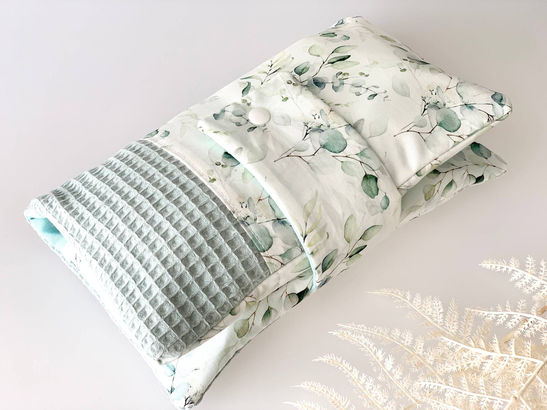 Windeltasche Wickeltasche Windelorganizer Blumen Floral Eukalyptus Waffelpiqué Altmint Personalisiert Mit Namen Windeltasche Wickeltasche Windelorganizer Blumen Floral Eukalyptus Waffelpiqué Altmint Personalisiert Mit Namen von LittleFoxDE