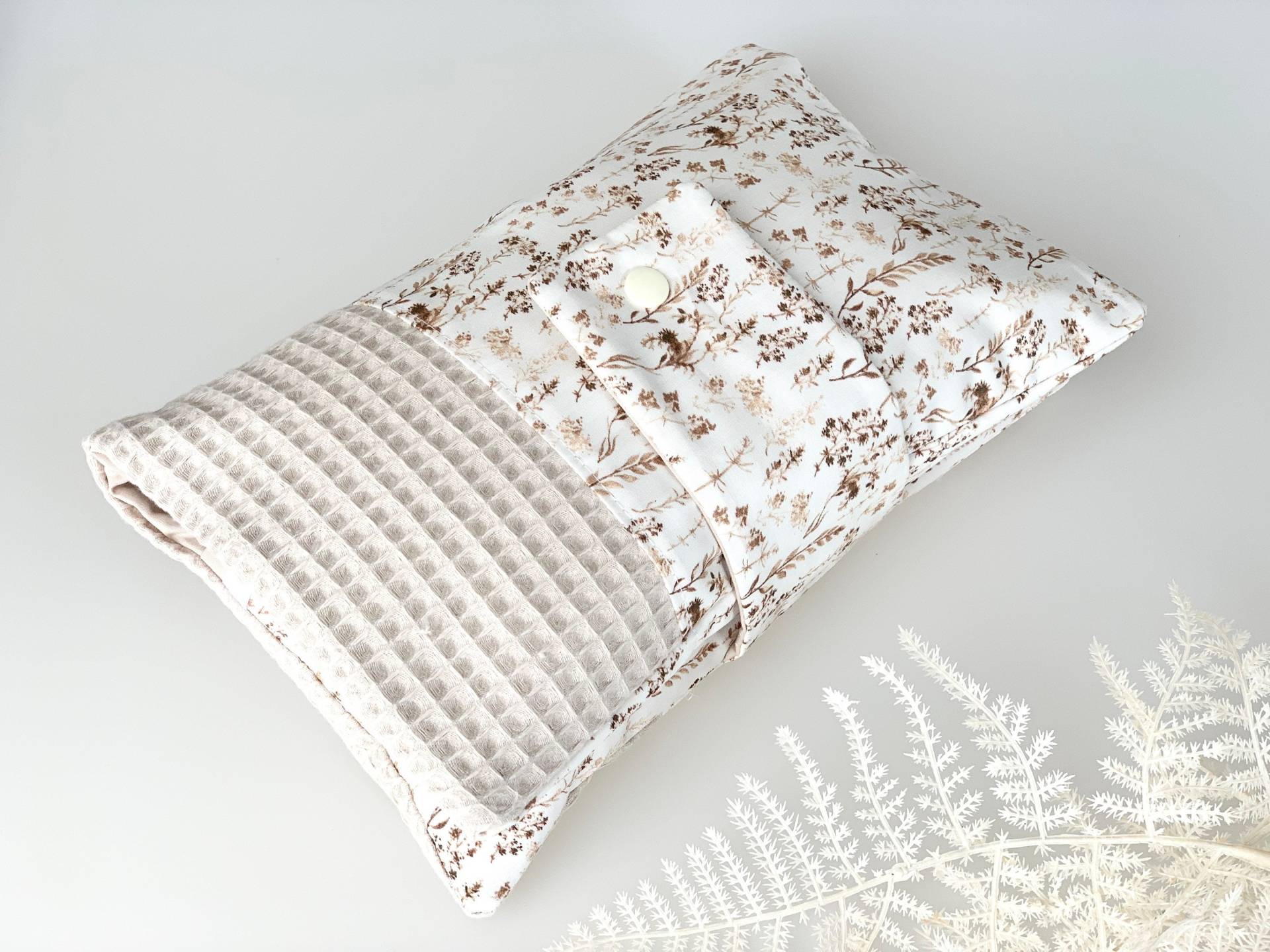 Windeltasche Wickeltasche Windelorganizer Personalisiert Mit Namen Floral Blüten Gräser Boho Beige Creme Waffelpiqué Windeltasche Wickeltasche Windelorganizer Personalisiert Mit Namen Floral Blüten Gräser Boho Beige Creme Waffelpiqué von LittleFoxDE